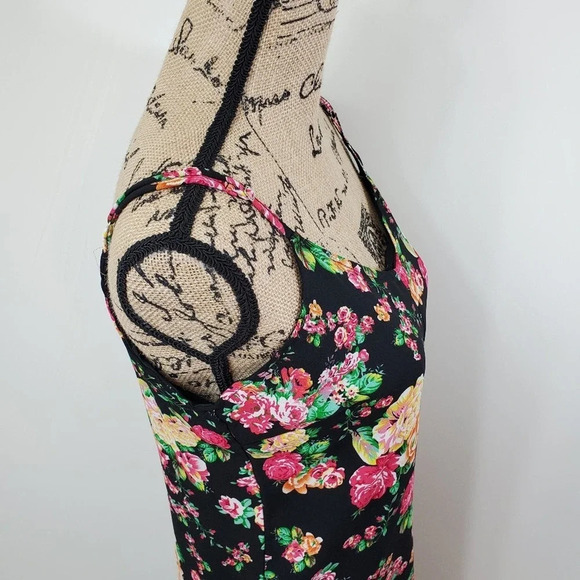 ROMEO And JULIET COUTURE Women's Floral Jumpsuit Lightweight Size Small - Picture 2 of 16